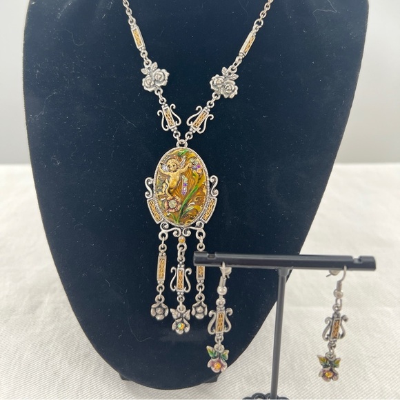 Cherub Pendant necklace and matching earrings Vintage Unsigned - Picture 2 of 10